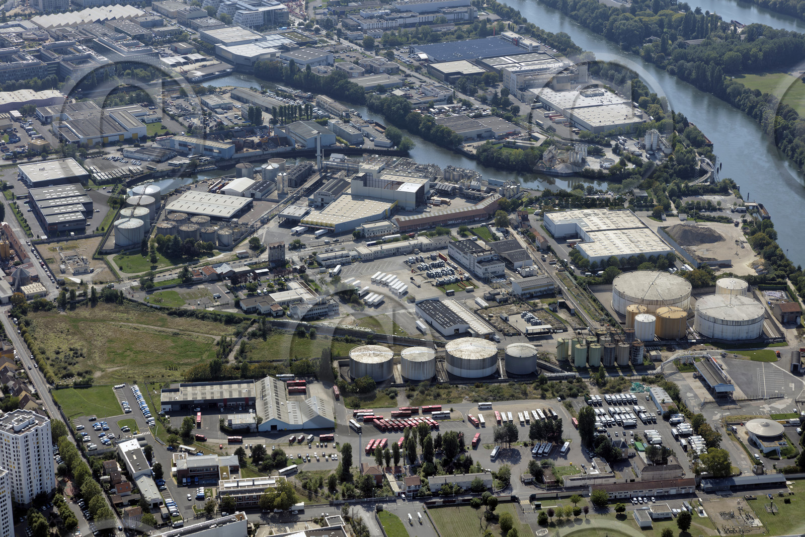 Le département des Hauts-de-Seine (Région Ile-de-France) en vues aériennes obliques